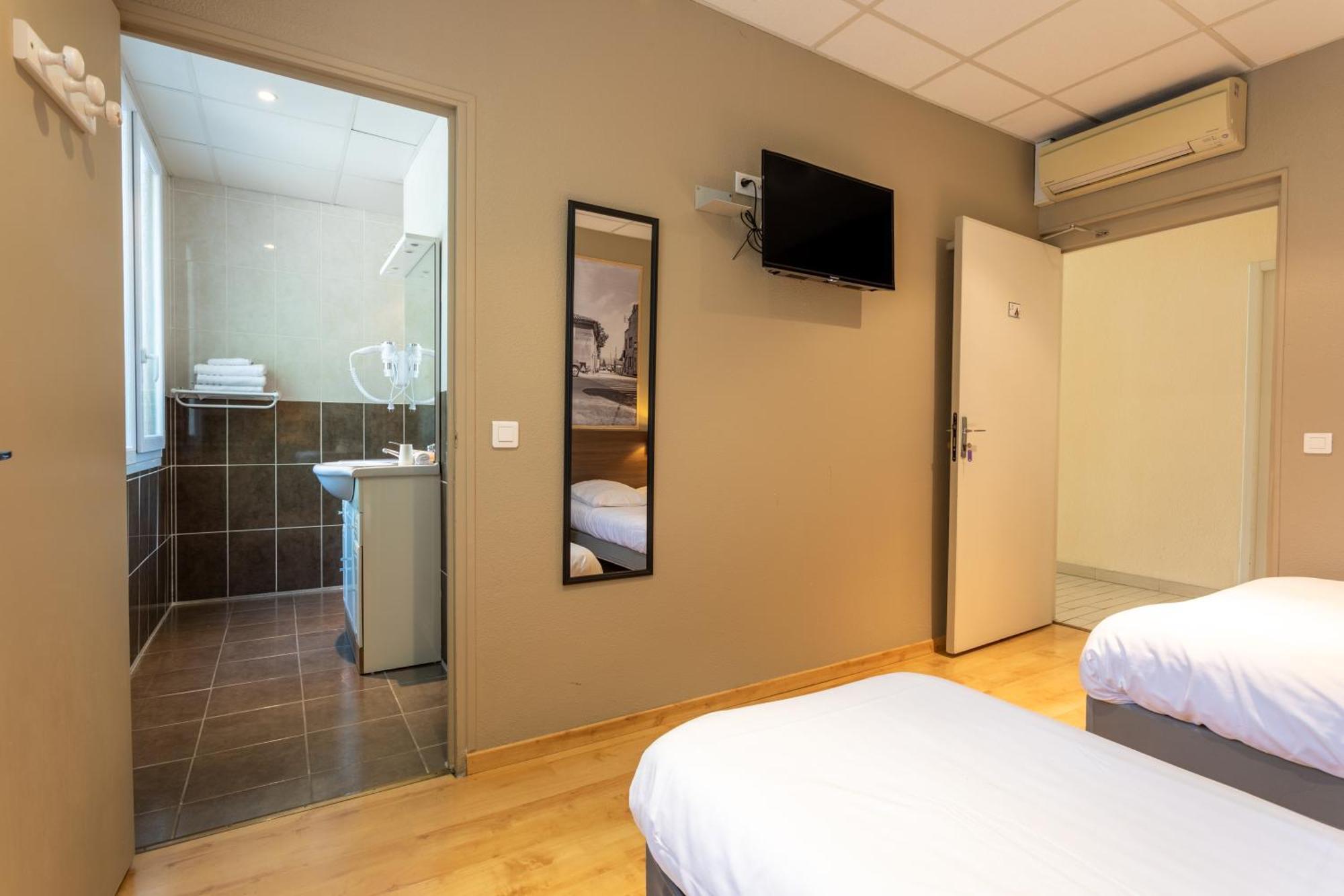 Logis Hotels Et Restaurant La Pause Rn7 La Coucourde Eksteriør billede
