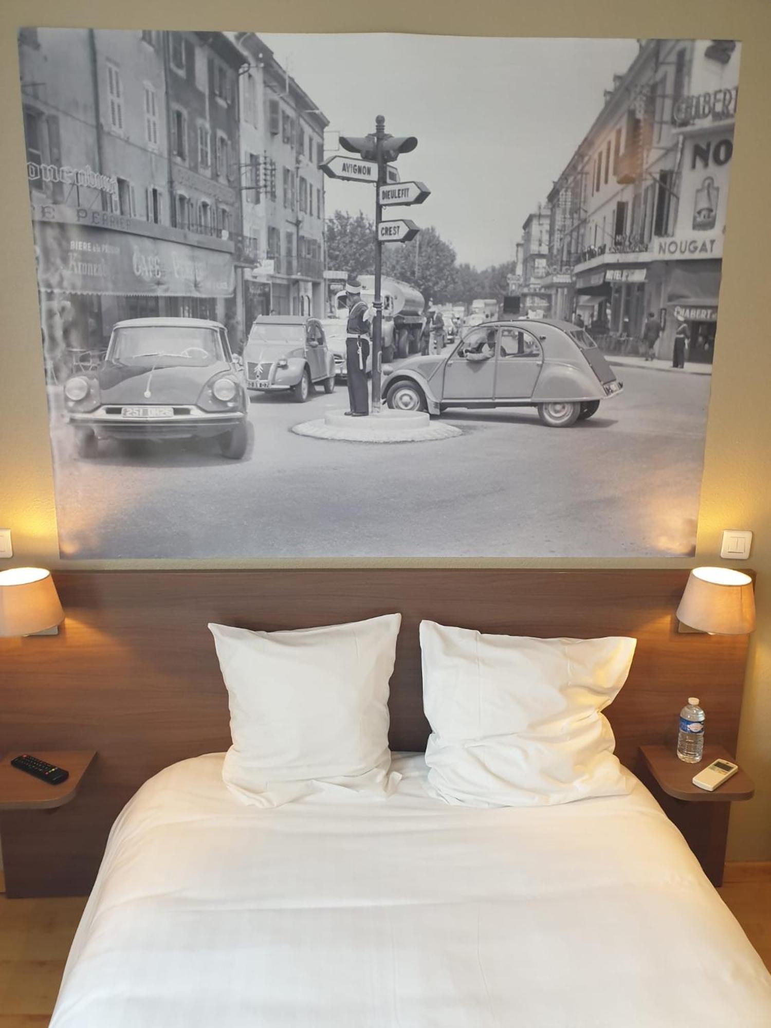 Logis Hotels Et Restaurant La Pause Rn7 La Coucourde Eksteriør billede
