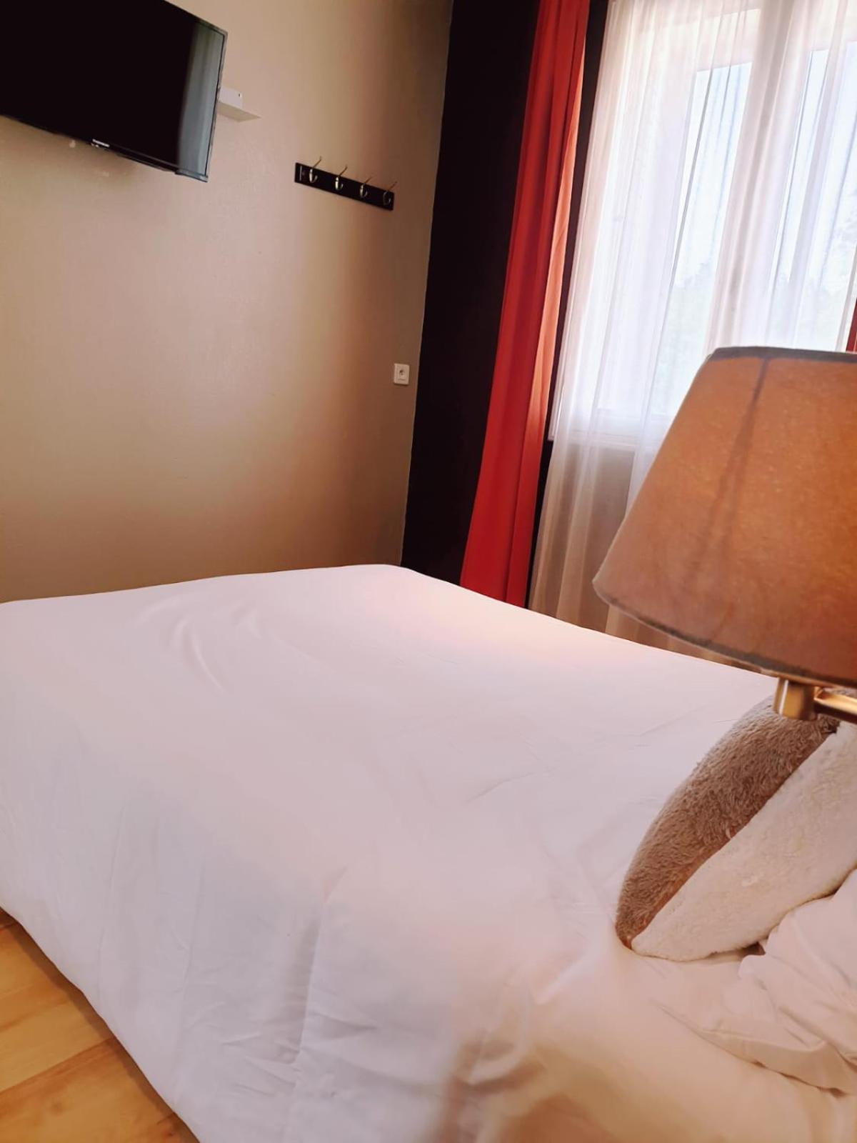 Logis Hotels Et Restaurant La Pause Rn7 La Coucourde Eksteriør billede